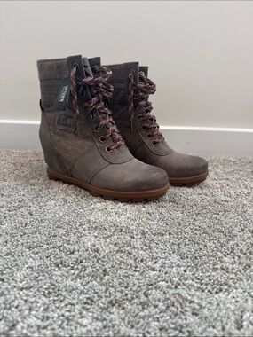 Sorel Taupe Brown Lace-Up Wedge Ankle Boots